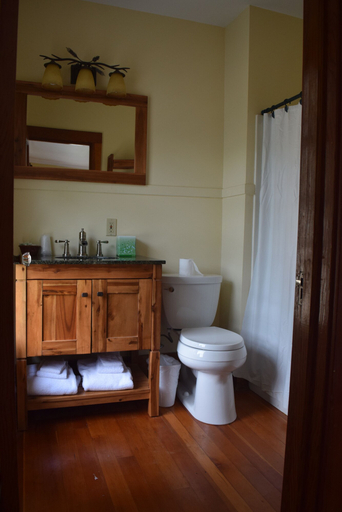Bathroom 4, The Long View Lodge, Hamilton