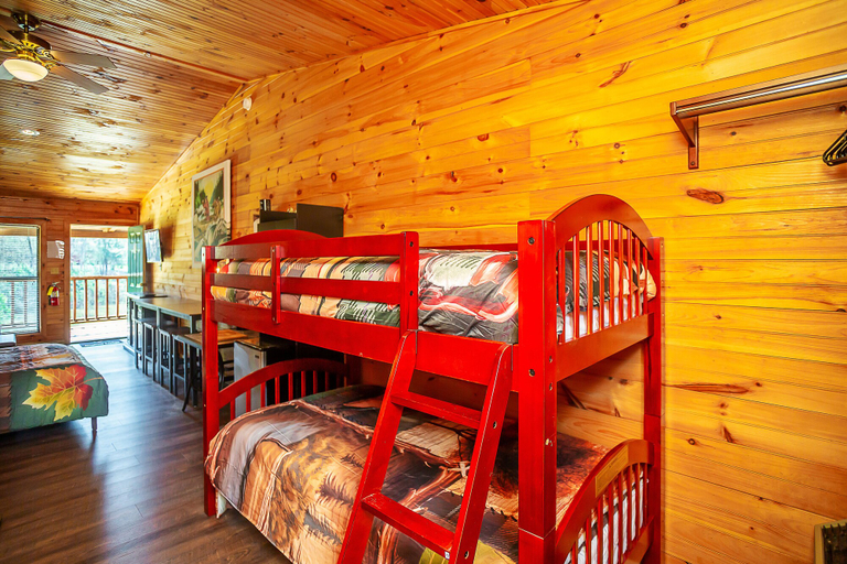 Bedroom, Bigfoot Lodge Room Two, Polk