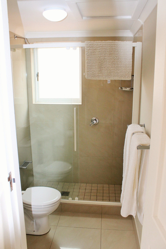 Bathroom, Beau Rivage Studio 112, Eden