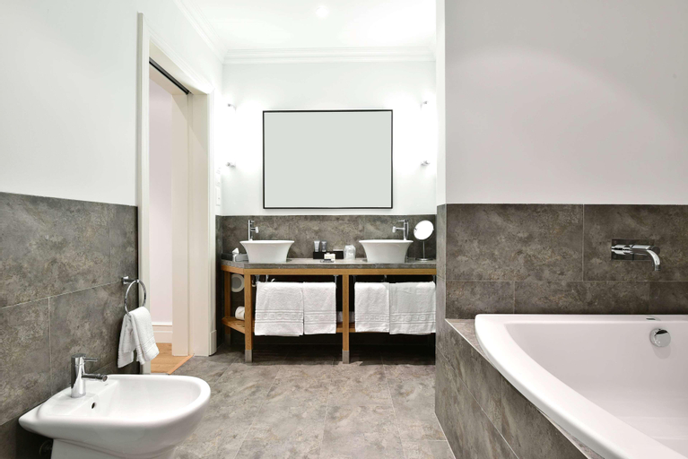 Bathroom 10