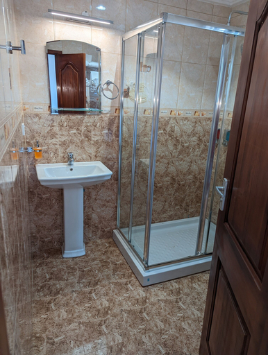 Bathroom 4, KoKo Palm Inn, Accra