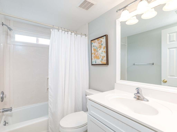 Bathroom, Seaside Watch C, Chatham