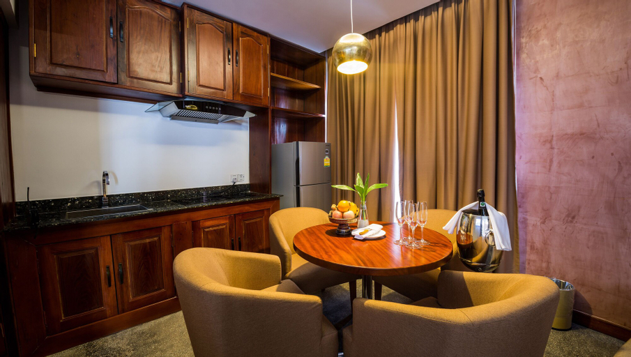 Dining Room 10