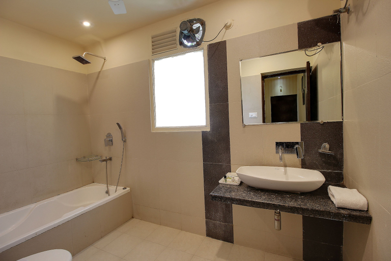 Bathroom 4, Wood castle Spa & Resort, Nainital