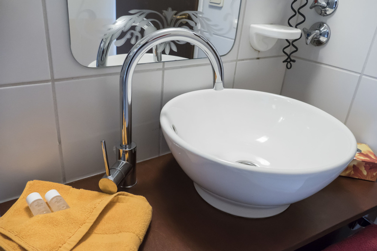 Bedroom 5, Hotel Excelsior, Kassel