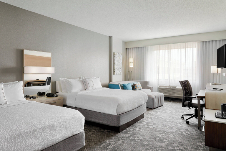 Bedroom 3, Courtyard by Marriott Milwaukee Downtown, Milwaukee
