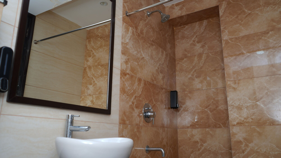 Bedroom 2, Qotel Hotel Rajouri Garden, West