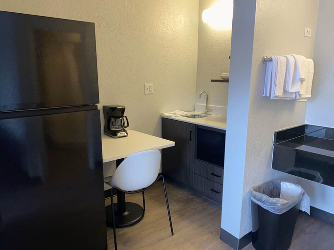 Bathroom 4, Motel 6 Albuquerque, NM - Midtown, Bernalillo
