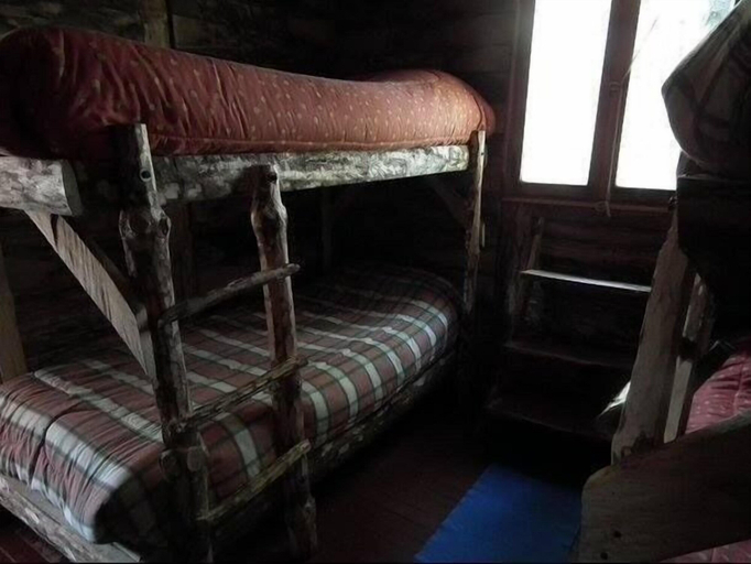 Bedroom, Cabaña y Hostal Salamandras, Coihaique
