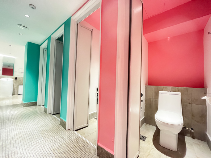 Bathroom 12