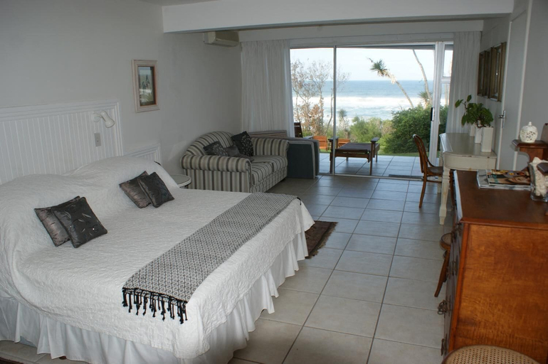 Bedroom 2, The Pink Lodge on the Beach, Eden