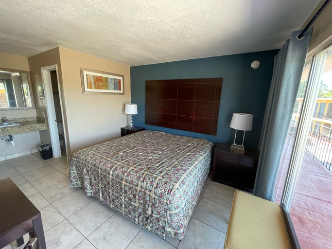 Bedroom 4, Royal Inn, Suwannee