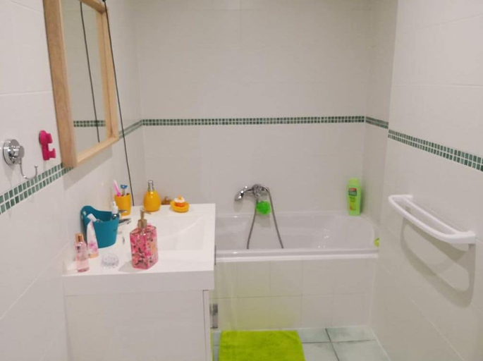 Bathroom 5, Brigitte lodge, Charente