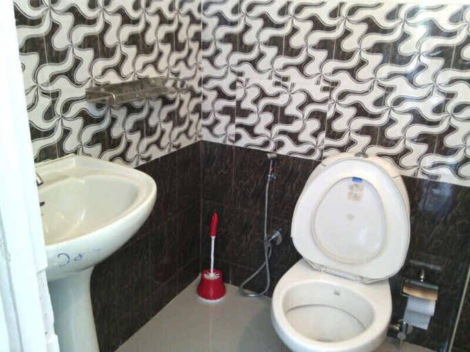 Bathroom 4, Nathan's Holiday Home, Ernakulam