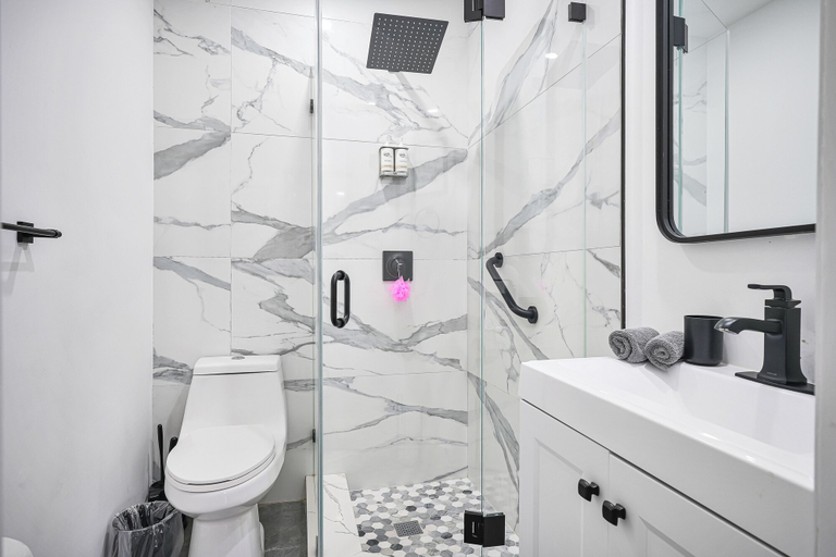 Bathroom 3, Happy Escape, 15 Min to Beach, Massage Shower Jets, Bar, and BBQ, Miami-Dade