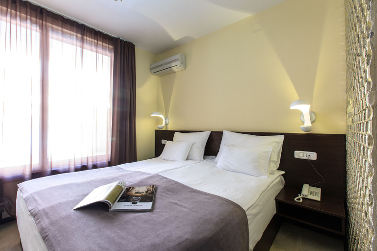 Bedroom 4, Hotel Premier