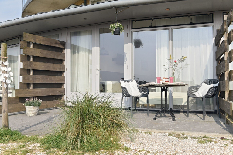 Others 5, De Duynsuites, Zijpe