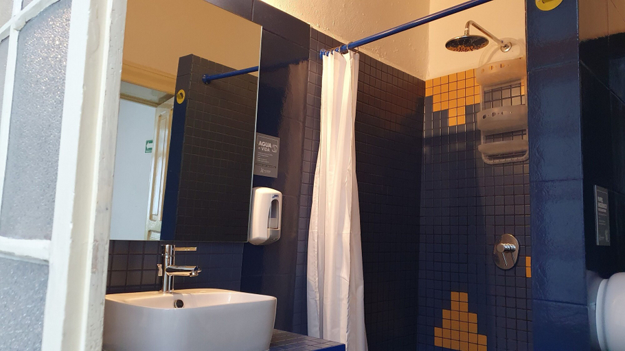 Bathroom 4, Viajero CDMX Centro Hostel, Mexico City