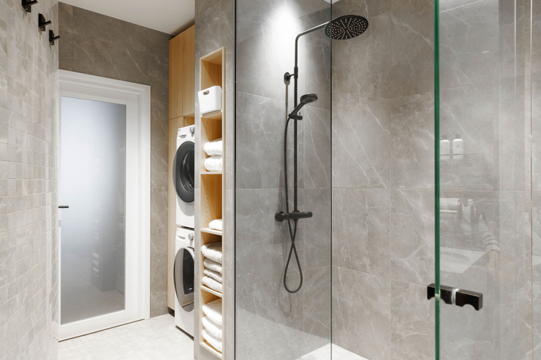 Bathroom 3, Spacious 2BR apartment on Bulevardi, Uusimaa