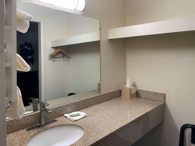 Bathroom 4, Quality Inn Yemassee, Jasper