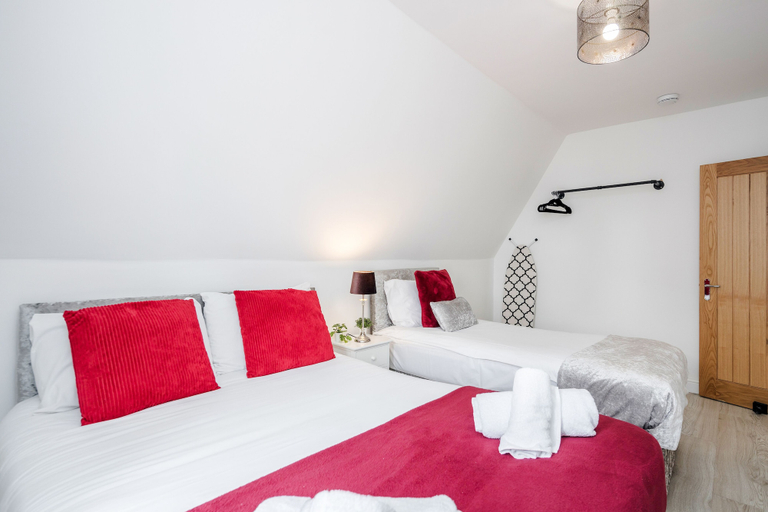 Bedroom 3, Comfortable 2BR Apartment in Bedford, Bedfordshire
