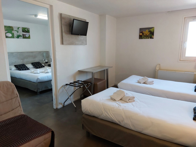Bedroom 4, Brit Hotel Bosquet, Aude