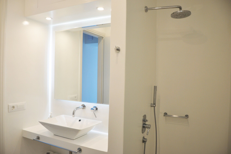 Bathroom 5, Stavros Bay, South Aegean