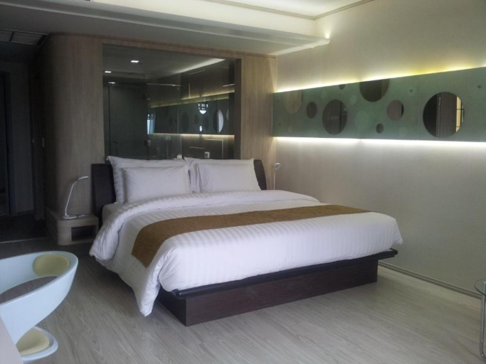 Bedroom 5, Pattaya Discovery Beach Hotel, Pattaya