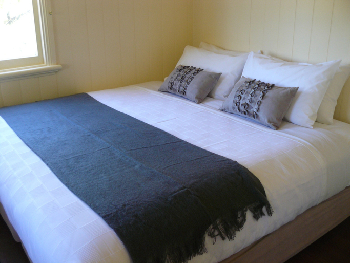 Bedroom 2, Cypress Ridge Cottages, Stanthorpe