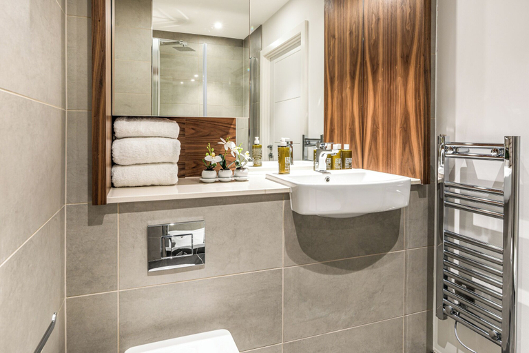 Bathroom 3, Urban Rest Canary Wharf Apartments, London
