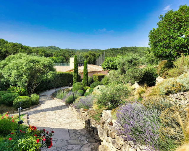 Public Area, Domaine Ribiera, Alpes-de-Haute-Provence