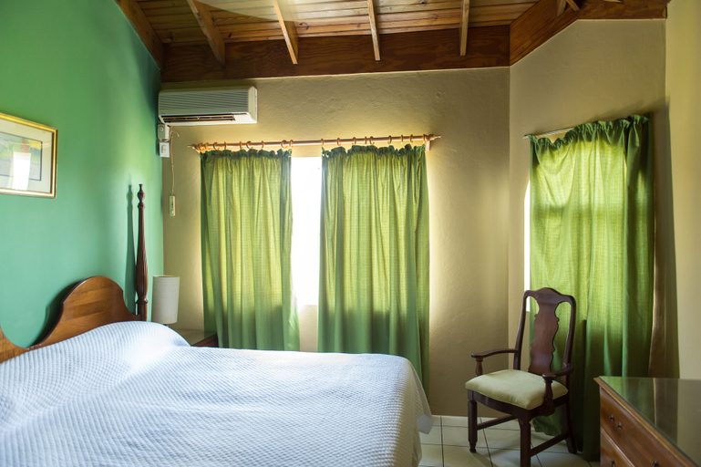 Bedroom 3, Pipers Cove - Runaway Bay
