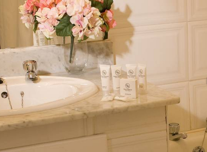 Bathroom 4, Great National South Court Hotel
