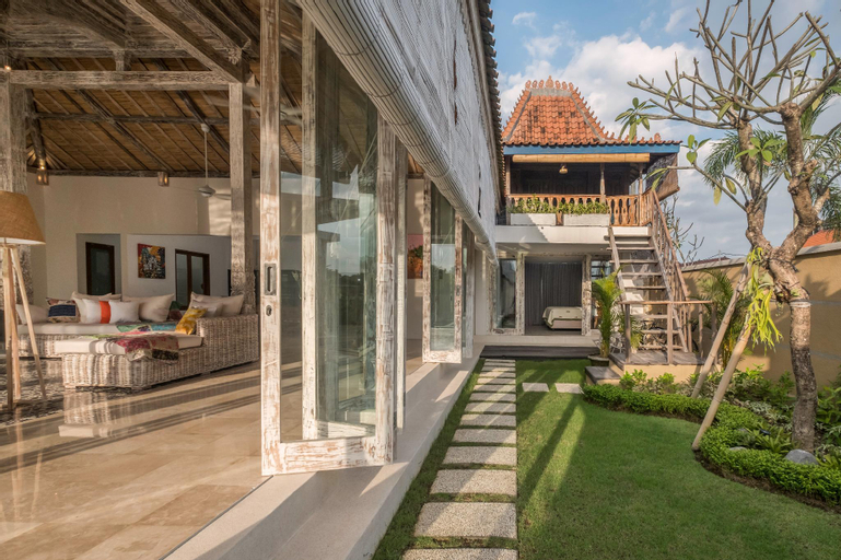 Villa Manggala | Prime Villa on Berawa Beach CHSE, Badung