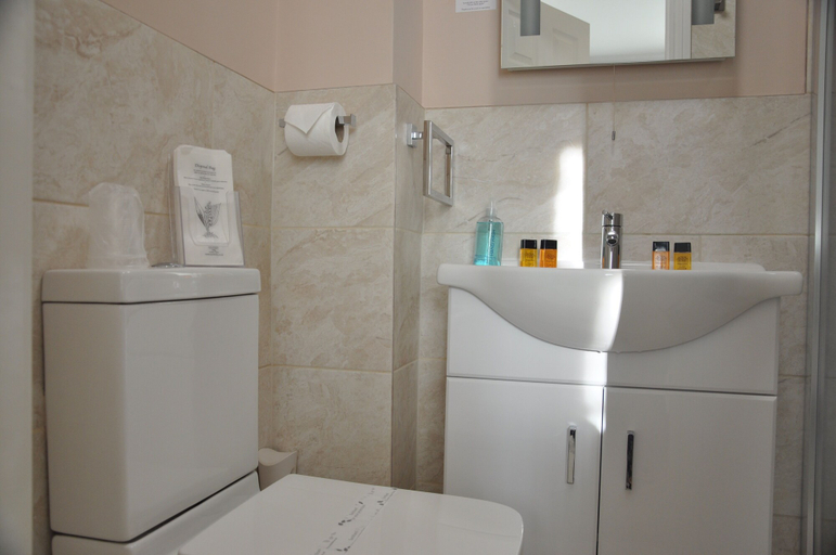 Bathroom 4, Hotel Peppers, Torbay