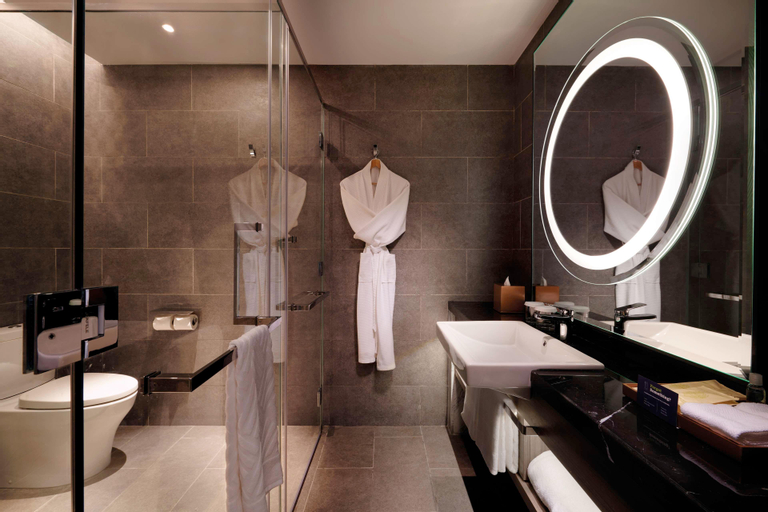 Bathroom 10