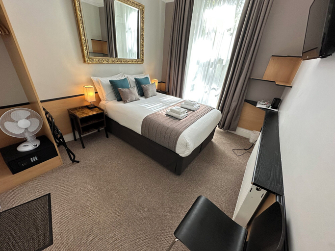 Bedroom 3, Tudor Court Hotel, London