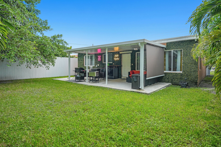 Exterior & Views 2, Unique Escape GameRoom! Bar, BBQ, Spacious, and Near Beach, Miami-Dade