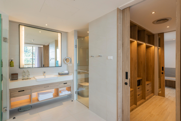 Bathroom 10