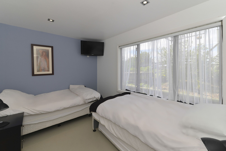 Bedroom 3, Lakefront Holiday Home, Rotorua
