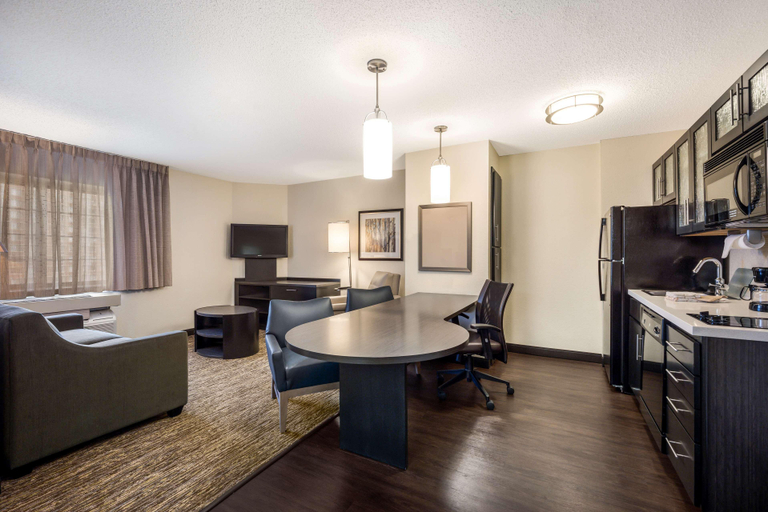 Bedroom 3, Sonesta Simply Suites Chicago Waukegan, Lake