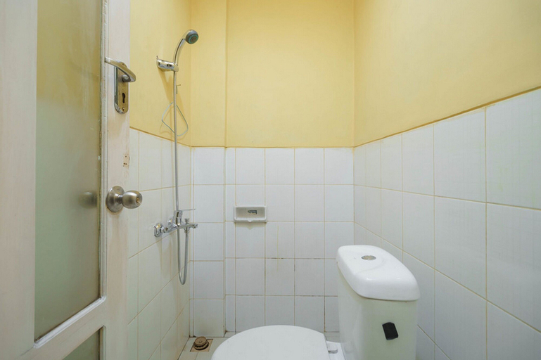 Bedroom 3, RedDoorz Syariah near Citimall Prabumulih, Prabumulih