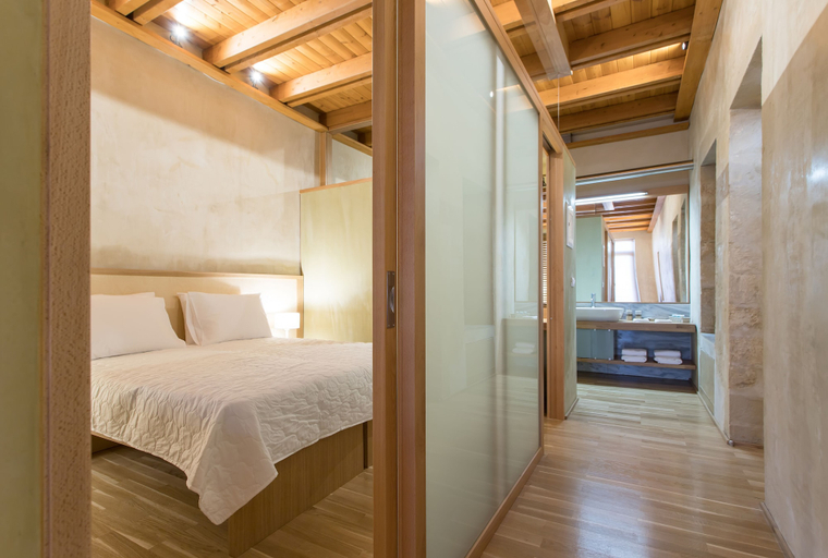 Bedroom 2, Polixeny's Suites, Crete