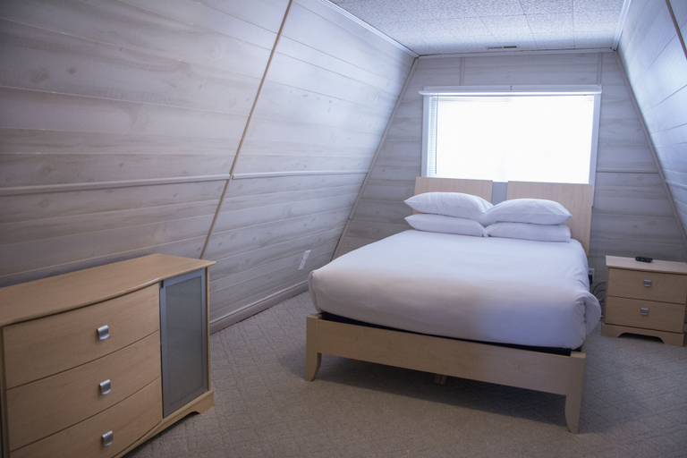 Bedroom 2, The Bavarian Resort, Stone
