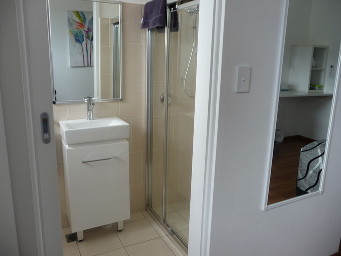 Bathroom 4, Forster and Wallis Lake Motel, Great Lakes