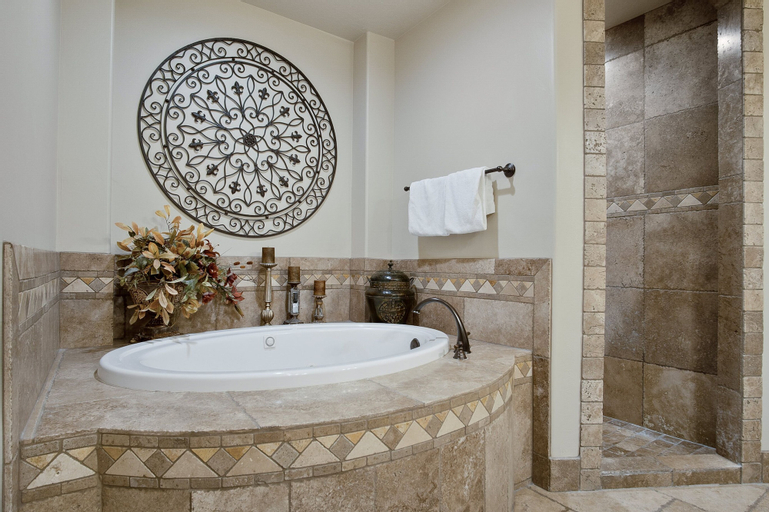 Bedroom 5, Sierra Sky Patio w/ Fireplace, Washington