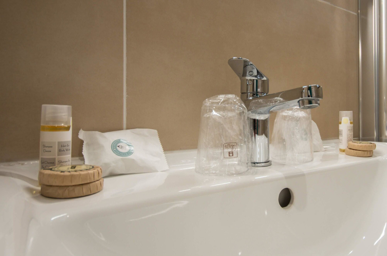 Bathroom 5, Best Western Domaine de Roquerousse, Bouches-du-Rhône