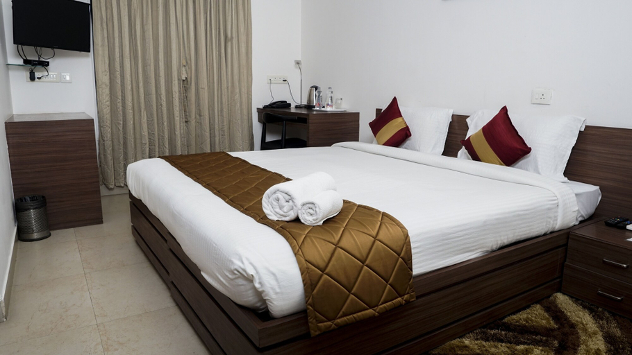 Bedroom 2, The Altruist Koparkhairane Hotel, Thane
