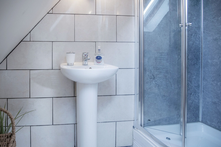 Bathroom 3, Old School Cottage Ship Farm Rhossili, Swansea