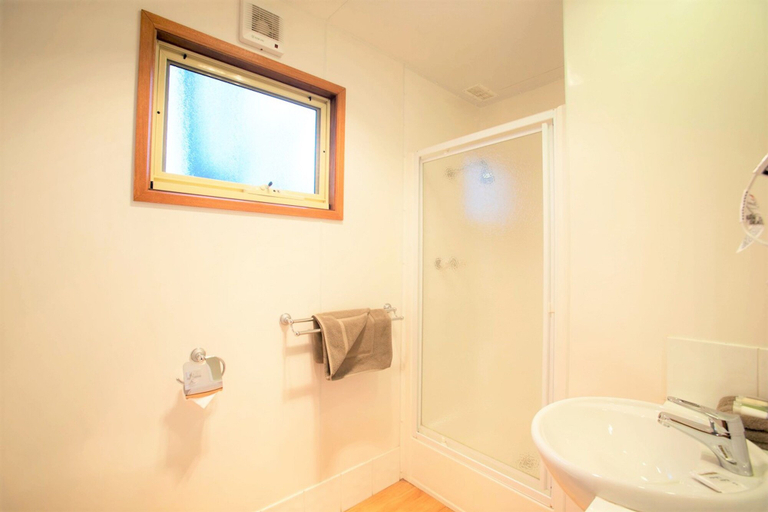 Bathroom 4, BIG4 Mornington Peninsula Holiday Park, Melbourne